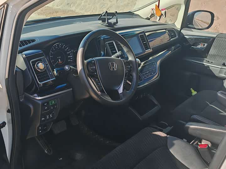 Фото 6 - Honda Elysion