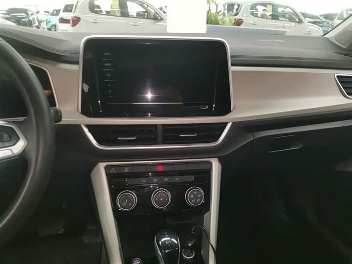 Фото 13 - Volkswagen T-Roc