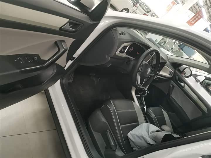 Фото 16 - Volkswagen T-Roc