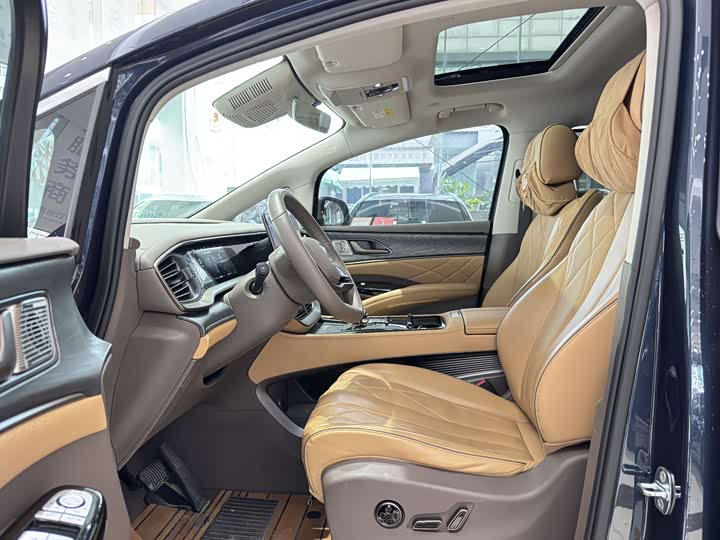 Фото 5 - Denza D9