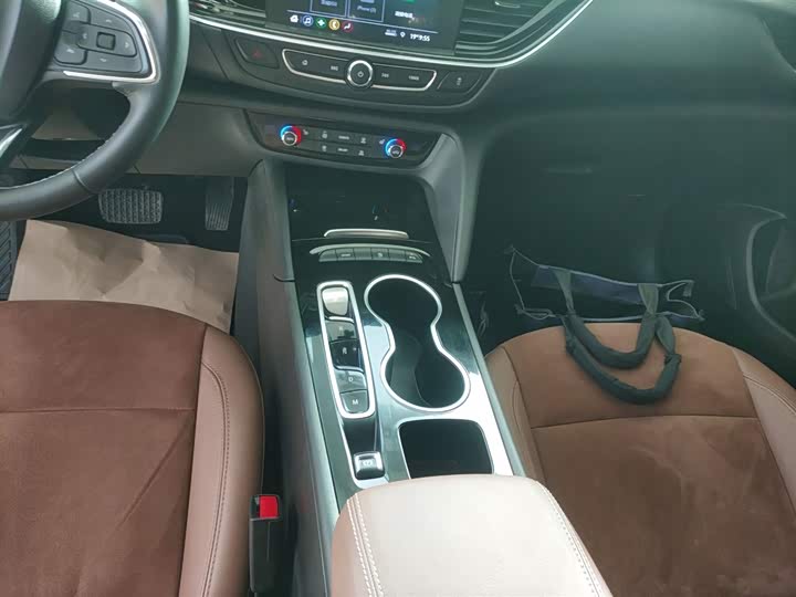 Фото 14 - Buick Regal