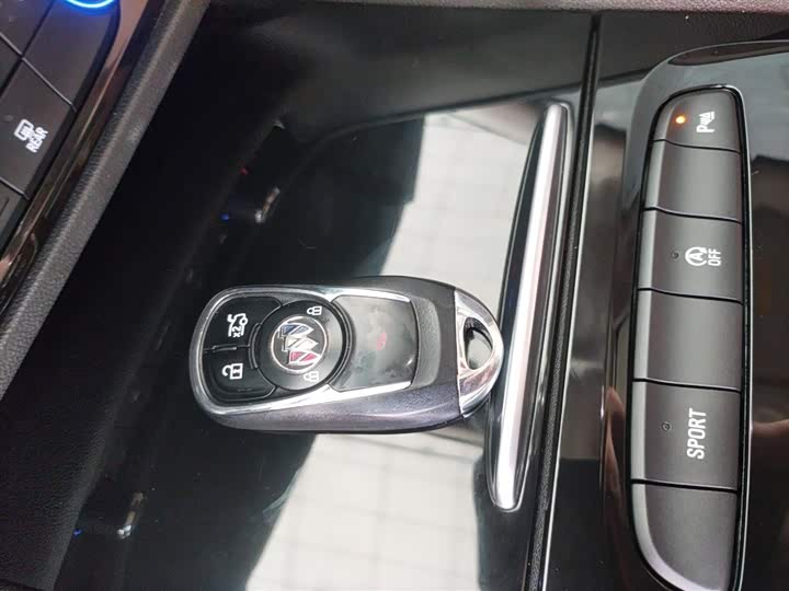 Фото 9 - Buick Regal