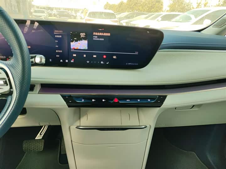 Фото 13 - Buick GL8 Hybrid