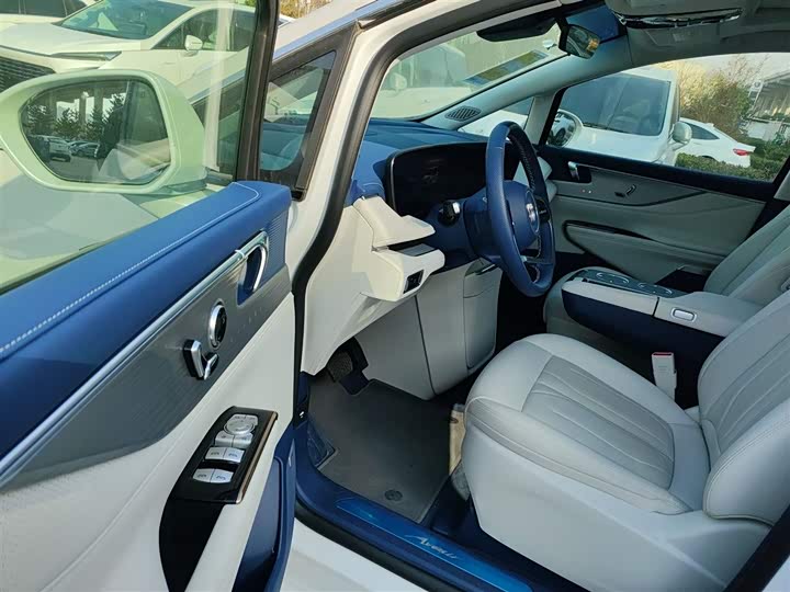 Фото 16 - Buick GL8 Hybrid