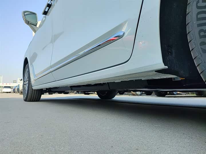 Фото 22 - Buick GL8 Hybrid