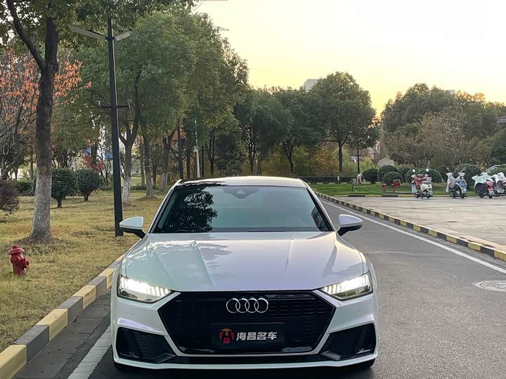 Фото 2 - Audi A7