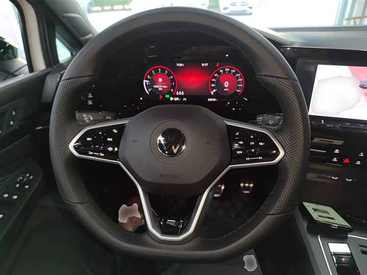 Фото 11 - Volkswagen Golf