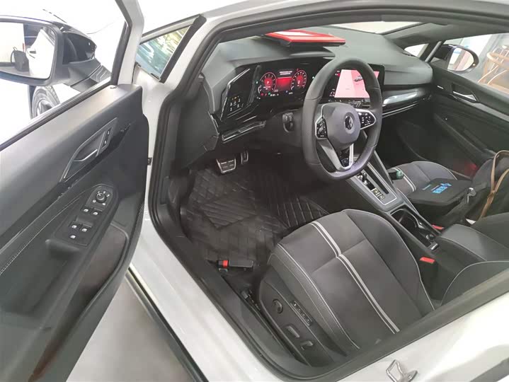 Фото 16 - Volkswagen Golf