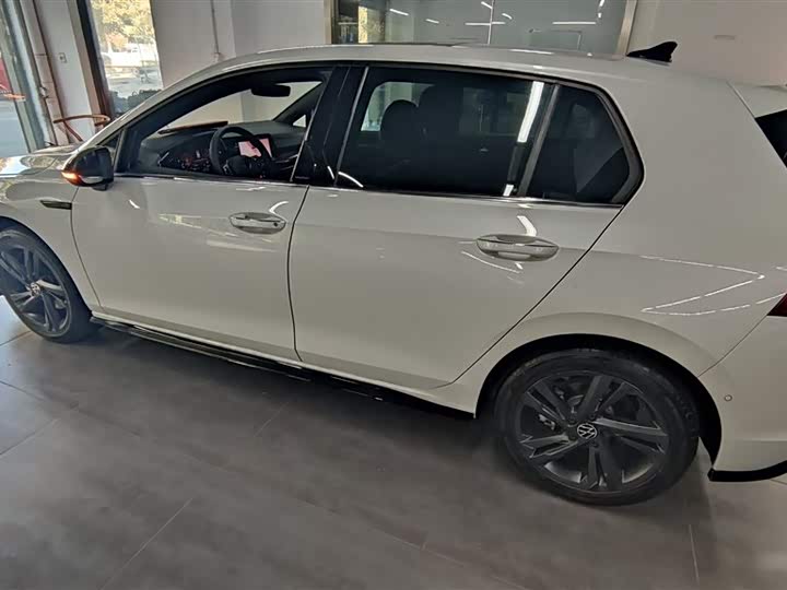 Фото 5 - Volkswagen Golf