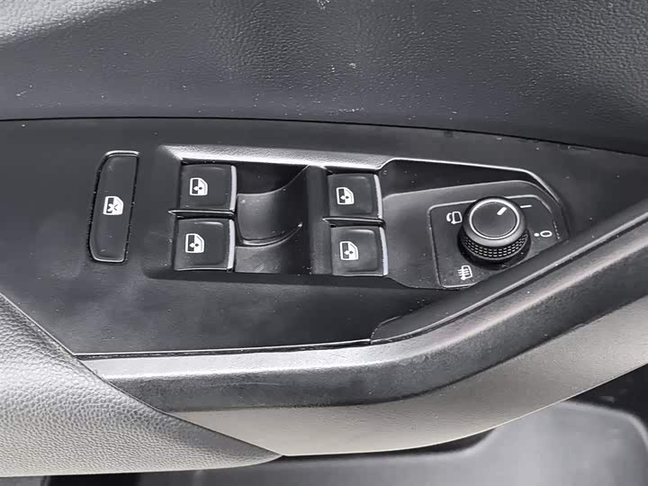 Фото 9 - Volkswagen Sagitar L