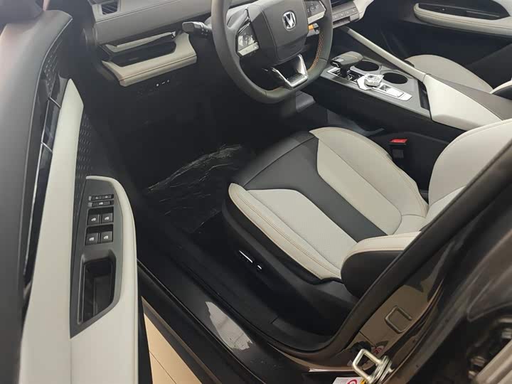 Фото 15 - Changan UNI-V Hybrid