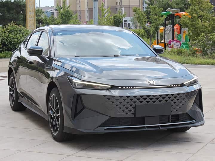 Фото 4 - Changan UNI-V Hybrid