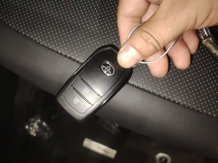 Фото 10 - Toyota bZ5