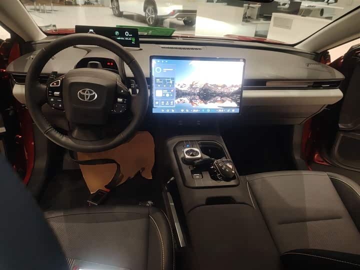 Фото 11 - Toyota bZ5