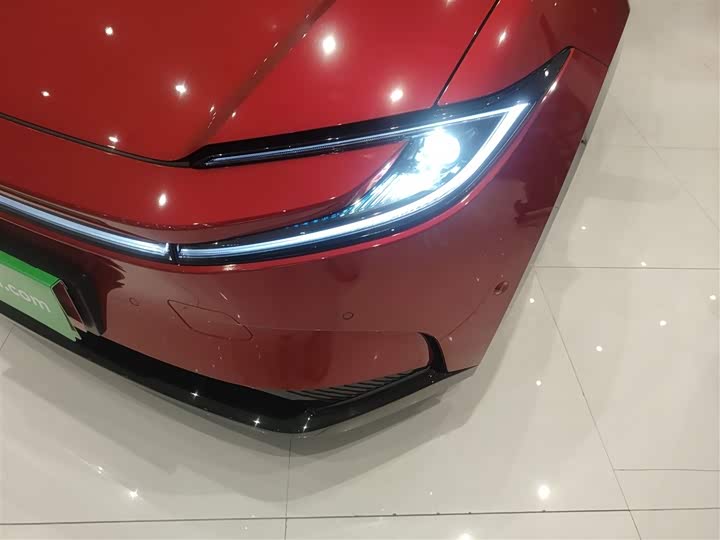 Фото 14 - Toyota bZ5