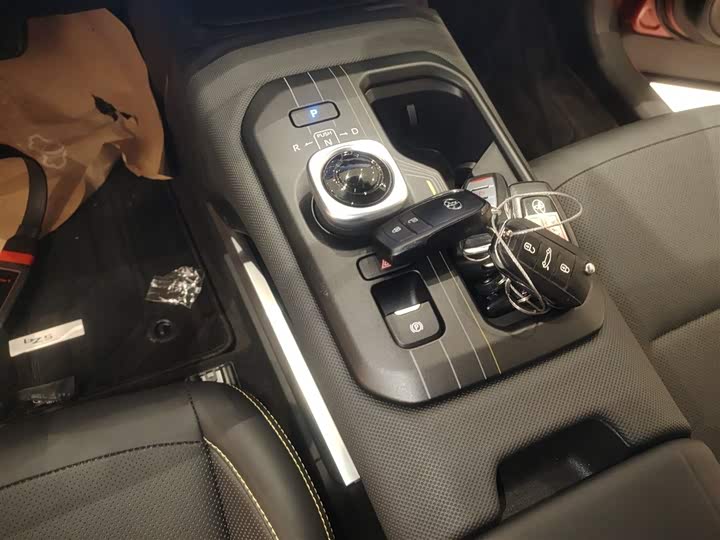 Фото 6 - Toyota bZ5