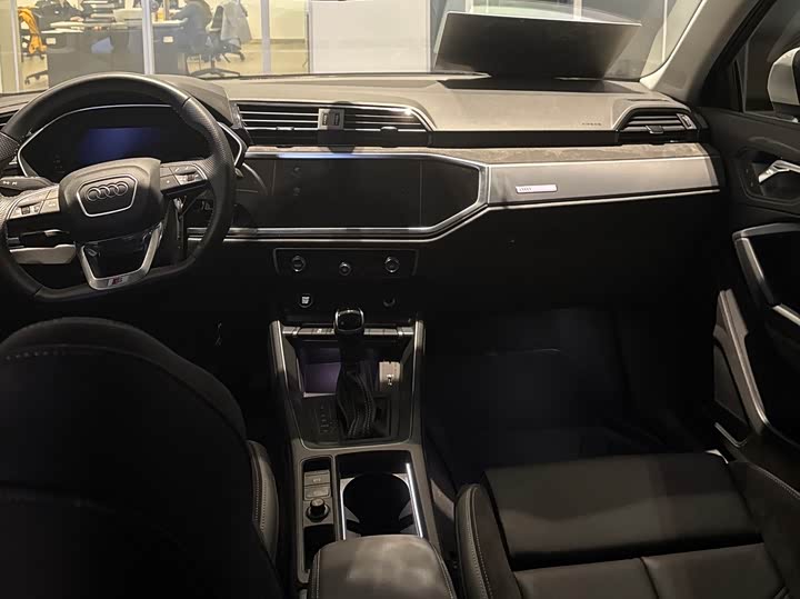 Фото 10 - Audi Q3 Sportback