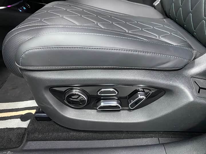 Фото 19 - BYD Sea Lion 07 EV