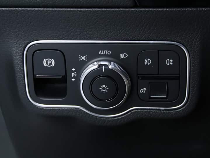 Фото 10 - Mercedes-Benz GLA-Class