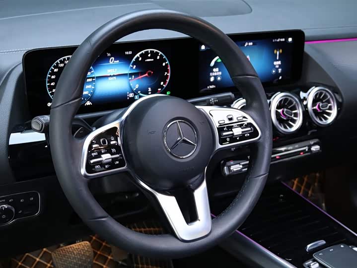 Фото 13 - Mercedes-Benz GLA-Class