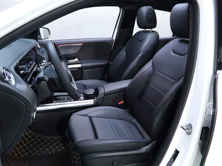 Фото 14 - Mercedes-Benz GLA-Class