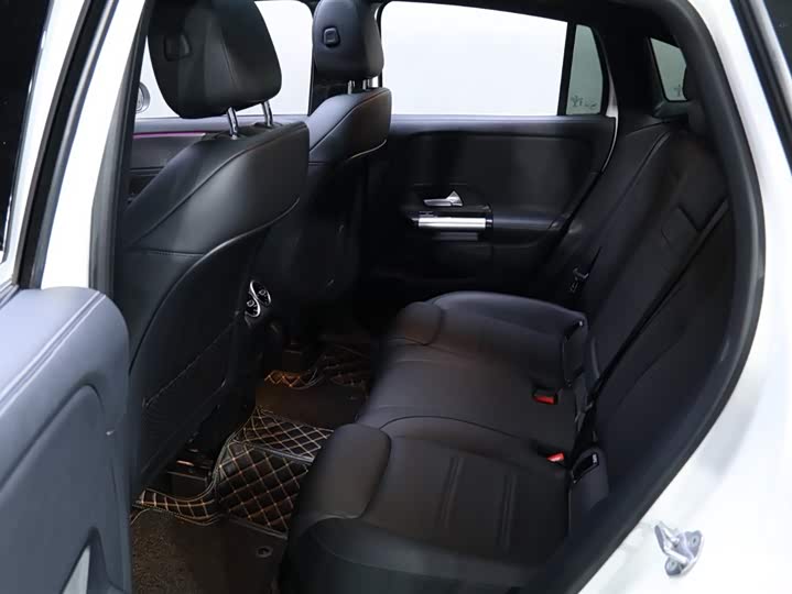 Фото 16 - Mercedes-Benz GLA-Class