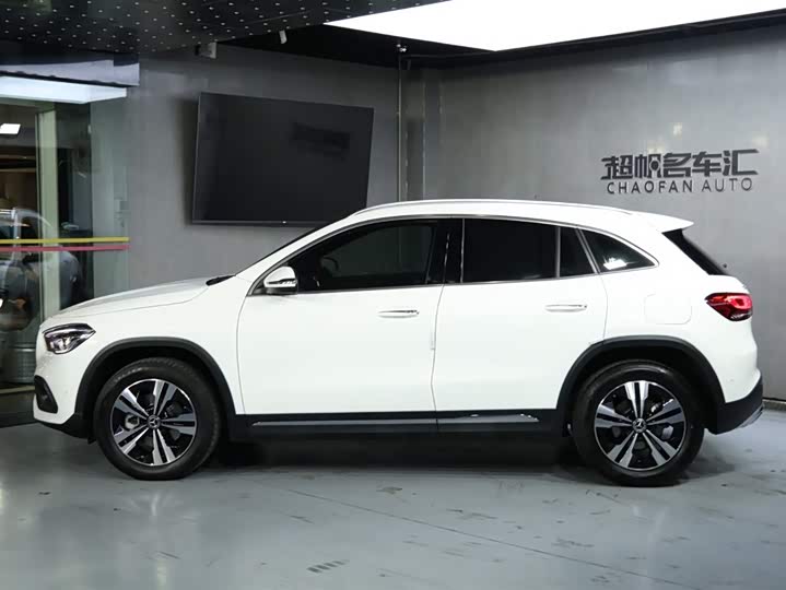 Фото 6 - Mercedes-Benz GLA-Class