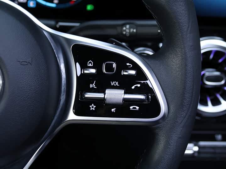 Фото 9 - Mercedes-Benz GLA-Class