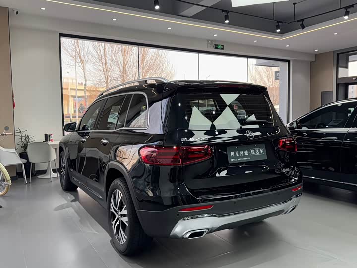 Фото 4 - Mercedes-Benz GLB-Class