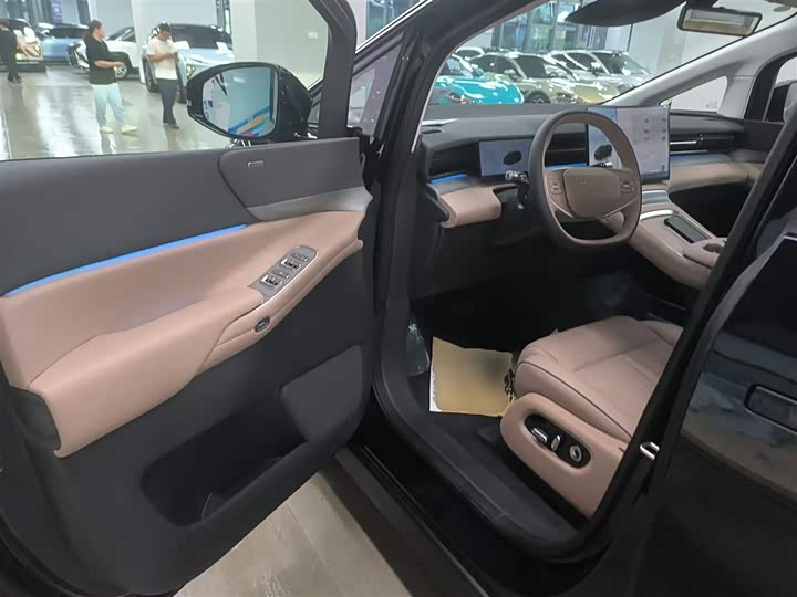 Фото 16 - XPeng X9