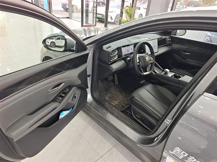 Фото 16 - BYD Qin L