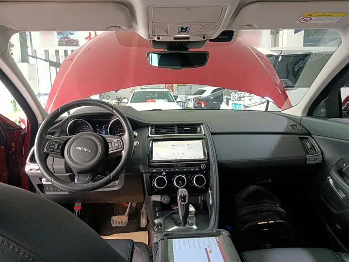 Фото 10 - Jaguar E-Pace