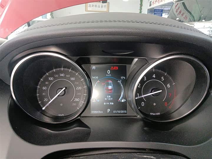 Фото 12 - Jaguar E-Pace