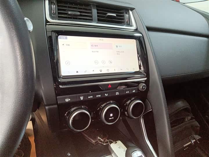 Фото 13 - Jaguar E-Pace