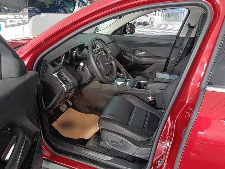 Фото 15 - Jaguar E-Pace