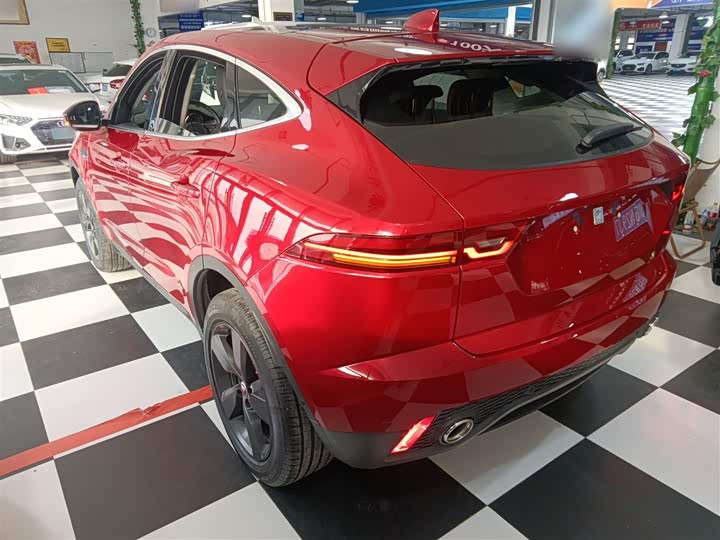 Фото 5 - Jaguar E-Pace