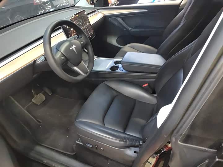 Фото 15 - Tesla Model Y