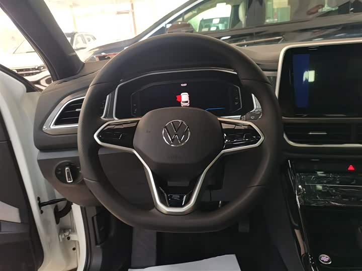 Фото 11 - Volkswagen T-Roc