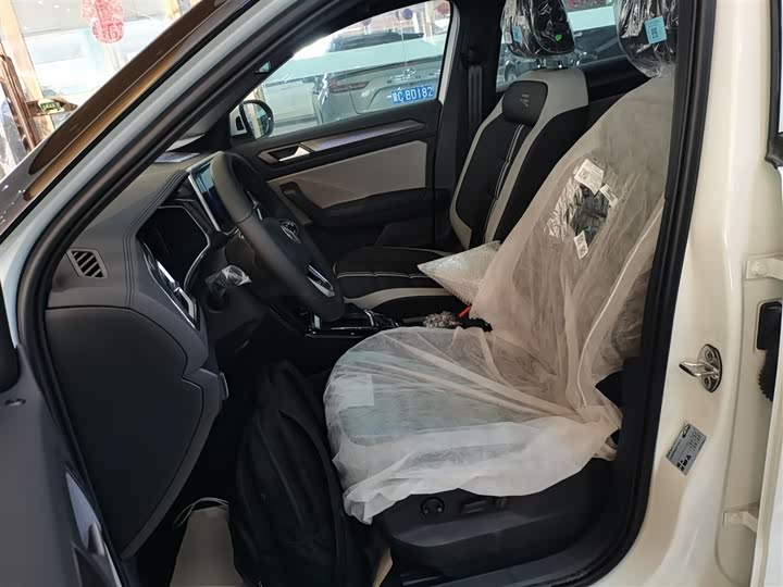 Фото 15 - Volkswagen T-Roc