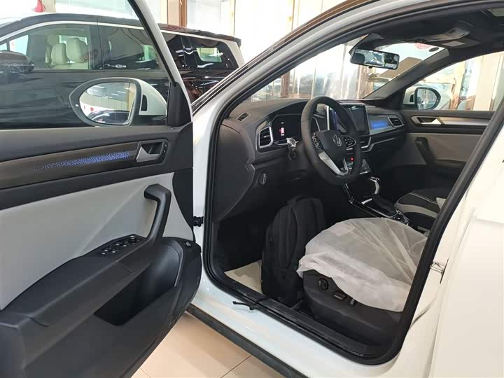 Фото 16 - Volkswagen T-Roc