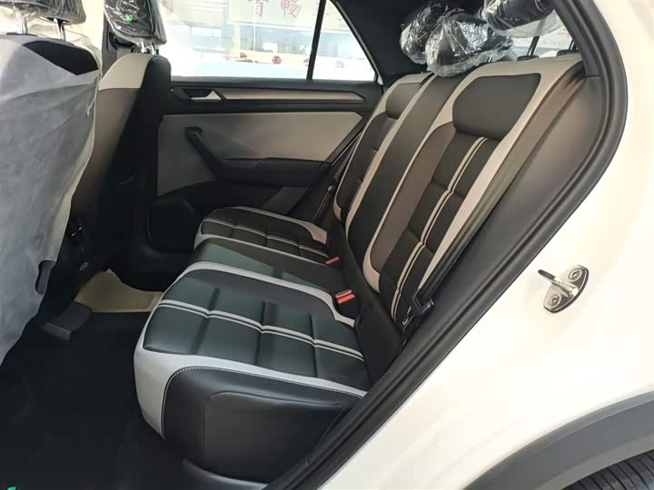 Фото 17 - Volkswagen T-Roc