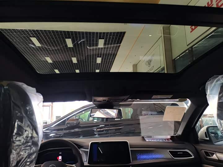 Фото 18 - Volkswagen T-Roc