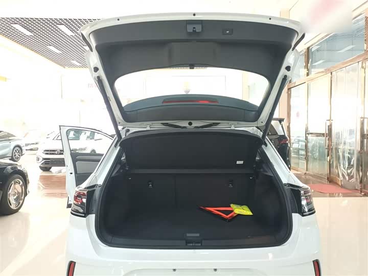 Фото 19 - Volkswagen T-Roc