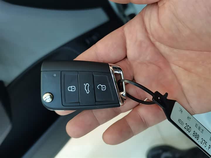 Фото 9 - Volkswagen T-Roc