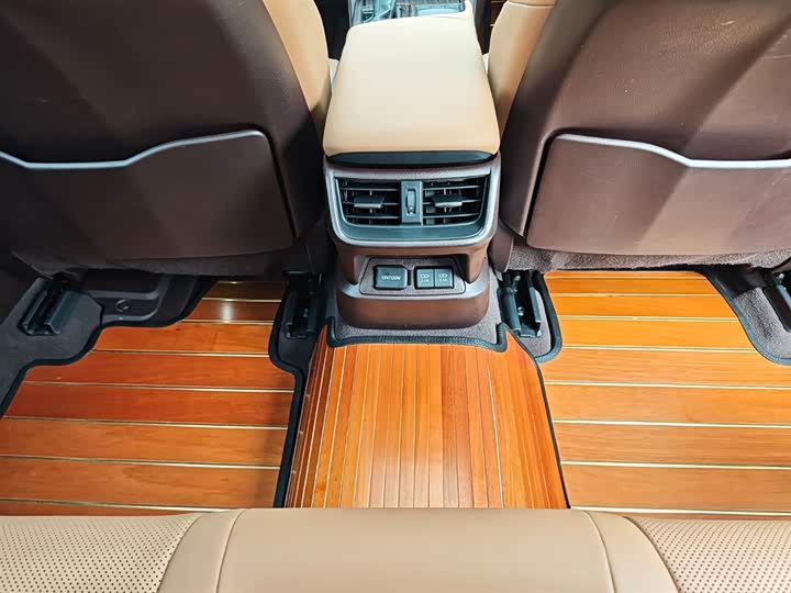 Фото 25 - Lexus ES