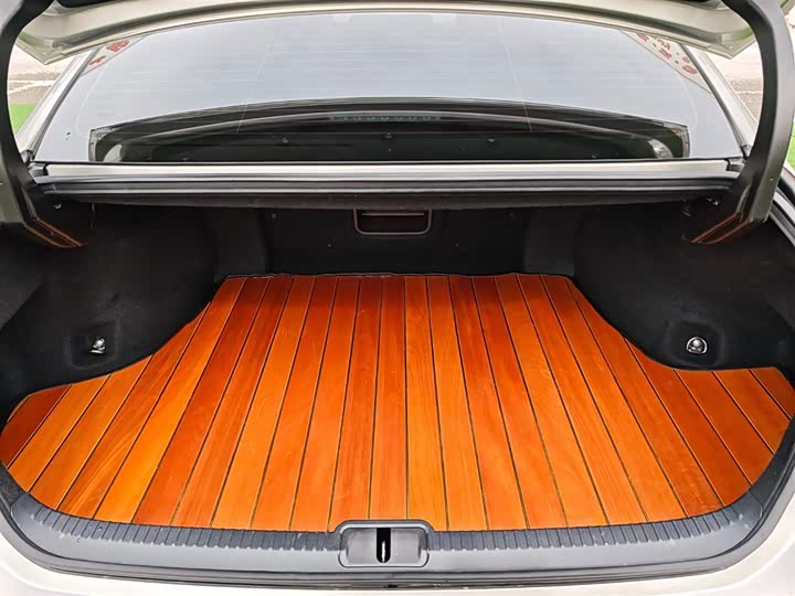 Фото 26 - Lexus ES