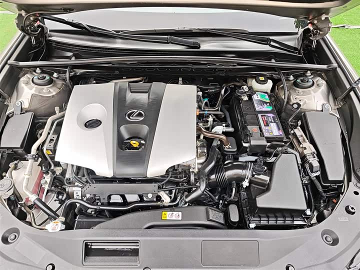 Фото 28 - Lexus ES