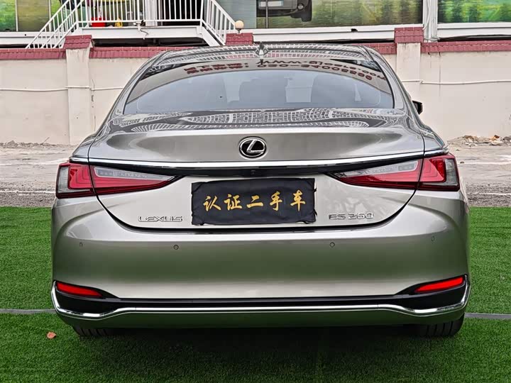 Фото 6 - Lexus ES