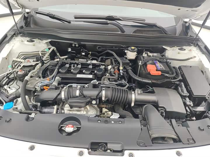 Фото 10 - Honda Accord