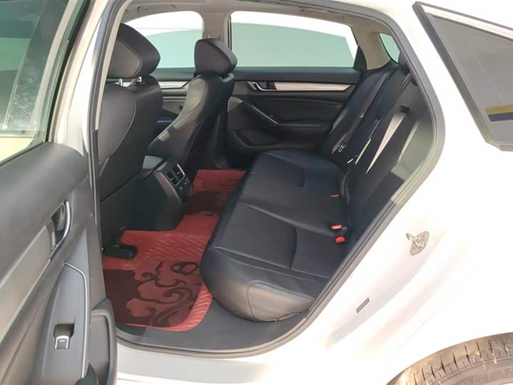 Фото 11 - Honda Accord